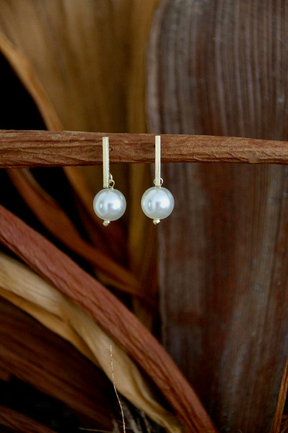 18k gold plated earrings w/ pearl stone