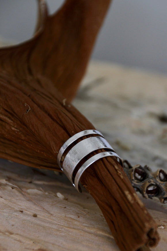 18k Rhodium plated adjustable ring