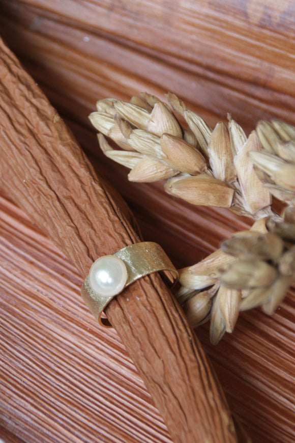 18K Gold plated adjustable ring w/ Pearl