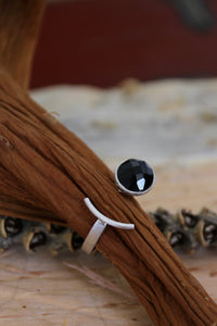 18K Rhodium plated ring w/ onyx stone