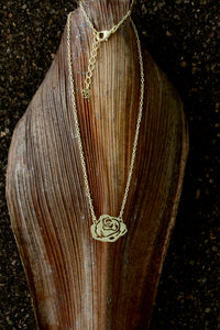 18k Gold plated necklace w/ flower pendant